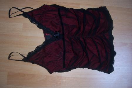Bustier voiles noir et rouge + dentelles + bretelles règlables